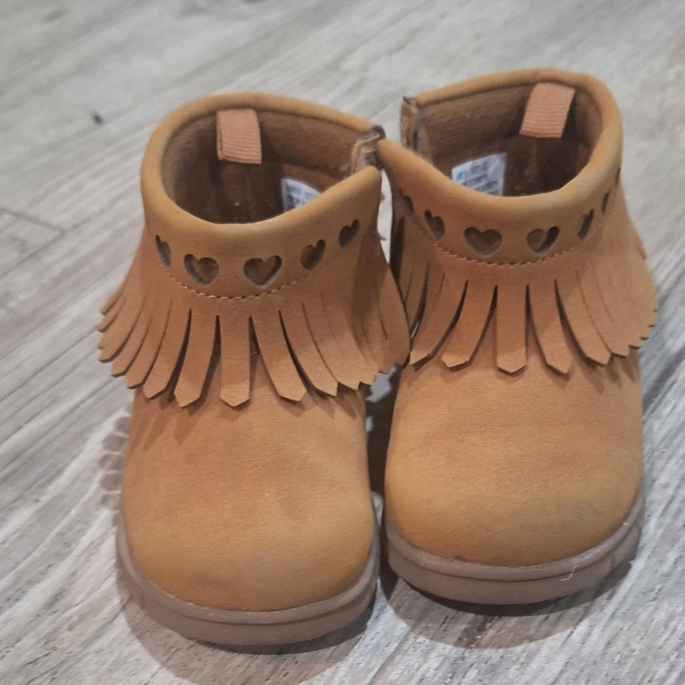Carter's Simple Joys Fist Walker Tan Moccasin Fringe Shoes Sz. 4